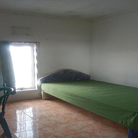 Oyo Life 91339 Pondok Kost Aulia Syariah Garut Kültér fotó